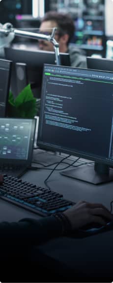 monitor de computadora con código de programación en la pantalla